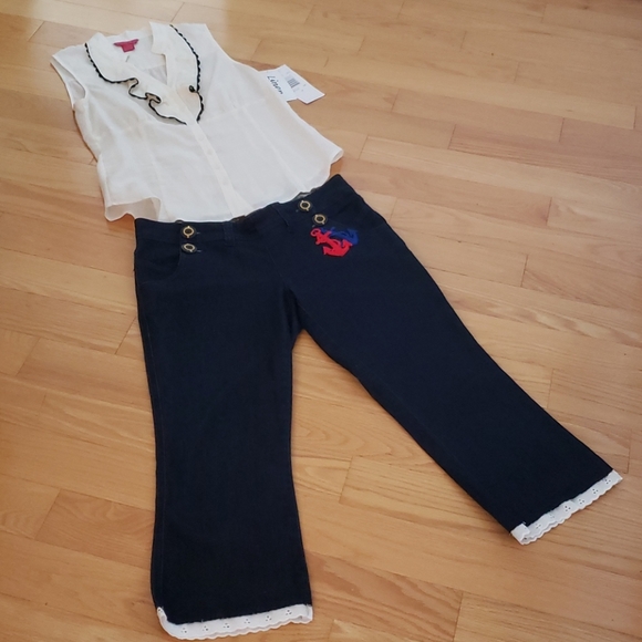 Nautical navy capris with trim size 11 - Picture 2 of 7